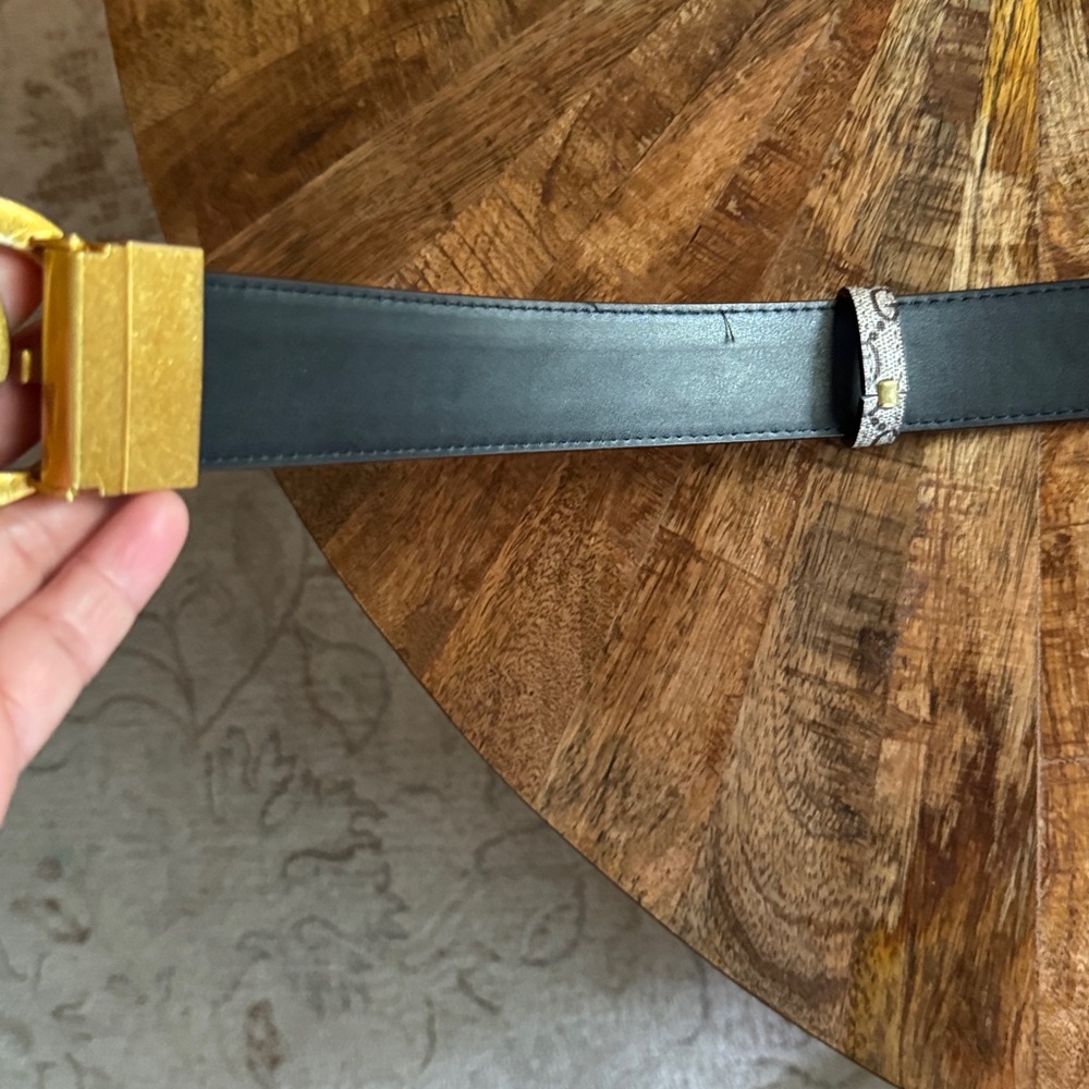 Beige GG Canvas Belt with Gold Double G Buckle - Picture 5 of 6